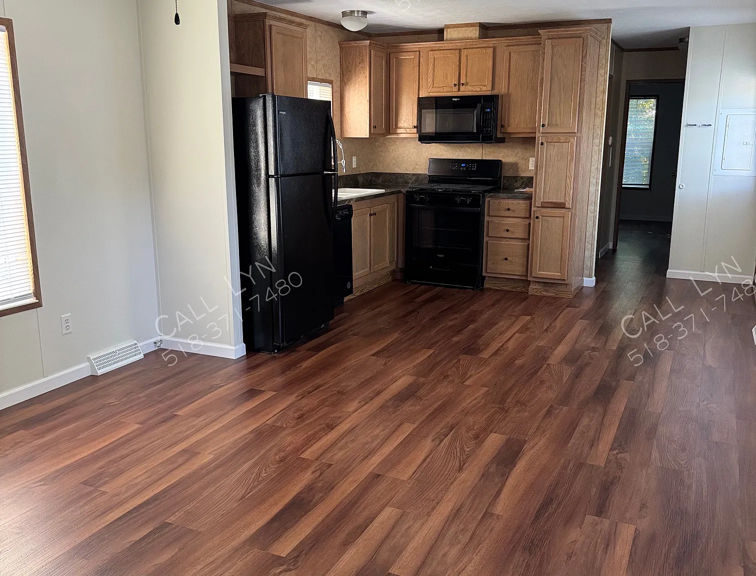 3 bed, 1.5 bath, 924 sqft, $1,660 — Photo 2
