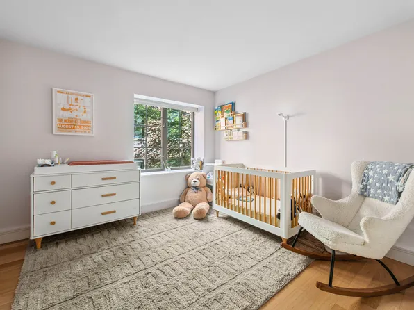 401 Hicks Street image 4 of 11