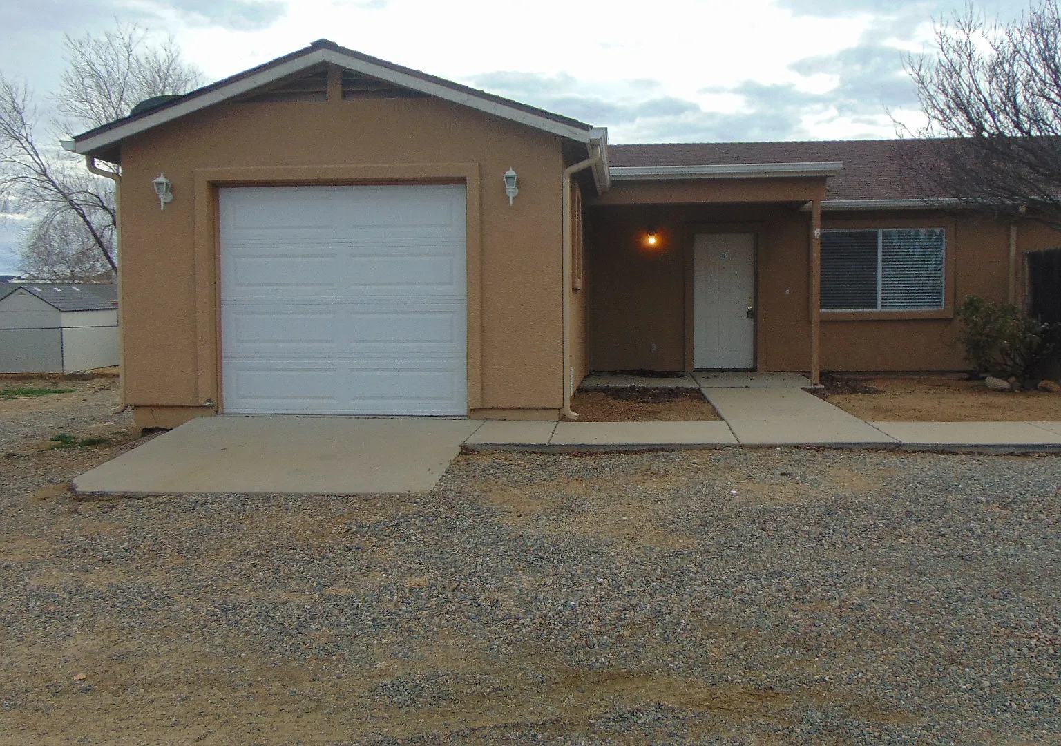 BC1610-2809 North Superstition Lane - B — Photo 1
