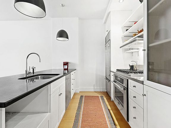 5th image of 110 Livingston St APT 15N