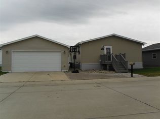 803 Foxtail Dr SE, Minot, ND 58701