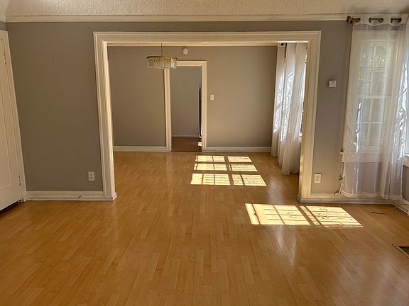 3rd image of 1622 N Kenmore Ave