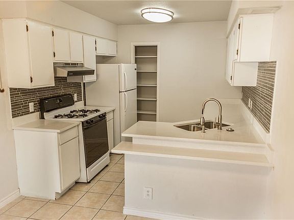 4th image of 1423 W Braker Ln #B