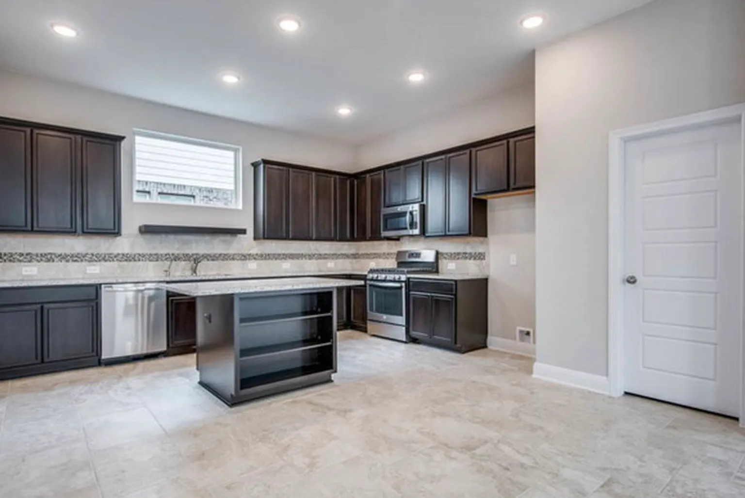 8209 Dublin Frst — Photo 4