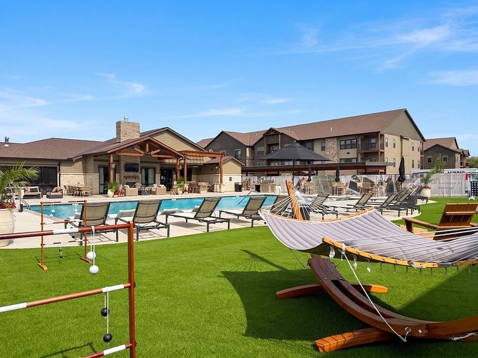 Clubhouse Pool