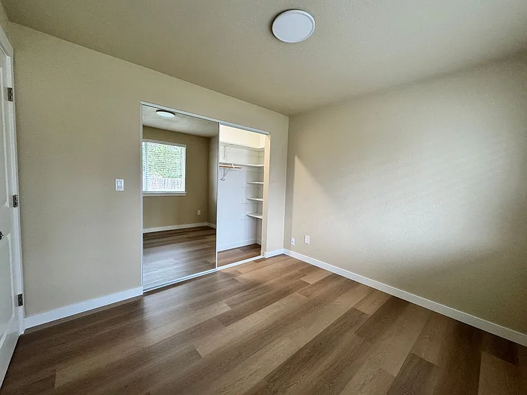 16902-16904 15th Ave E — Photo 17