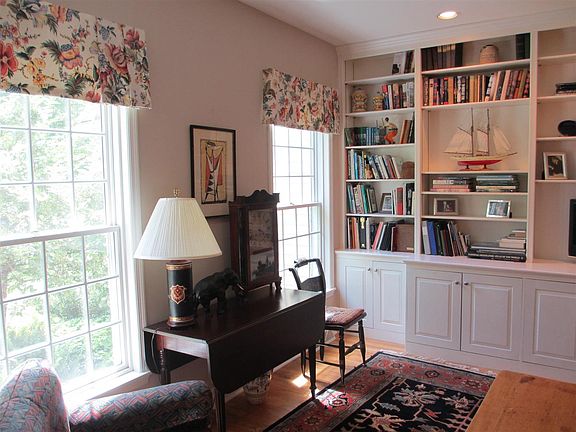 3rd image of 72 Robinwood Dr