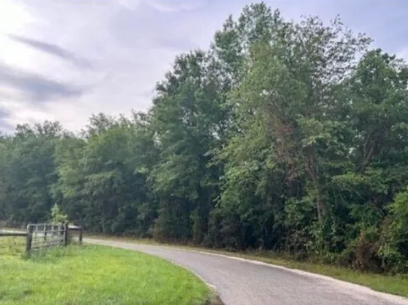 301 Woods Rd, Mc Lain, MS 39456