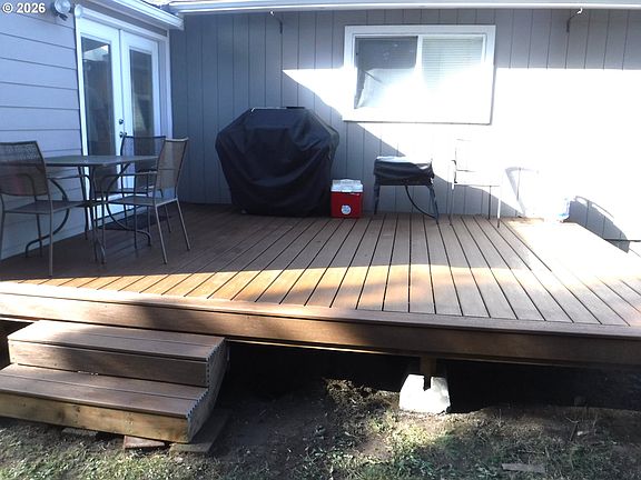 3rd image of 2075 Johnson St