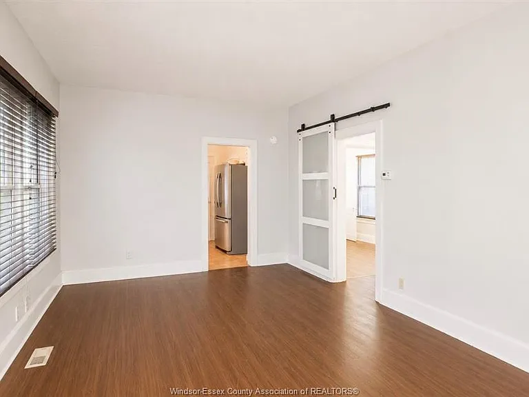 415 Grove Ave — Photo 6