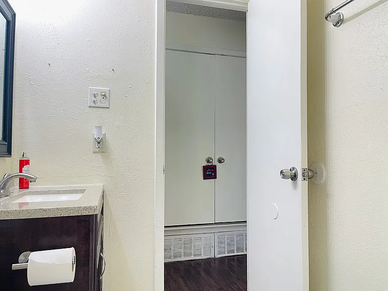 3400 Pleasant Valley Ln #3400 — Photo 23