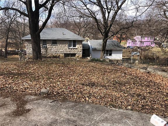 5th image of 9134 Oak St