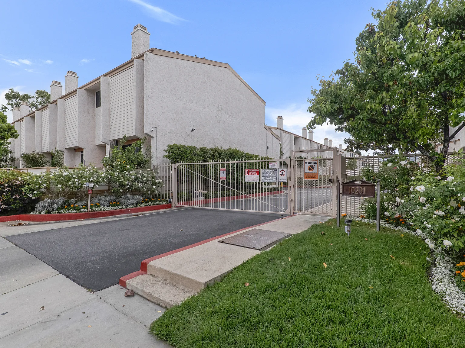 3 bed, 2.5 bath, 1700 sqft, $3,900 — Photo 2