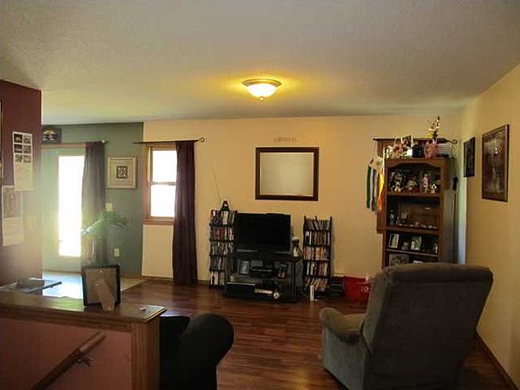 4th image of 1146 N Parkway Dr