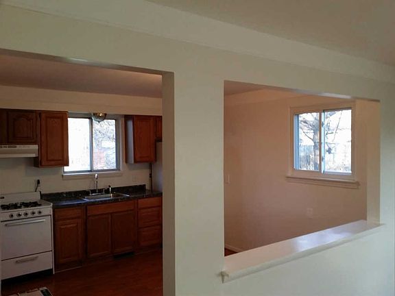 4th image of 1655 Parkwood Ave