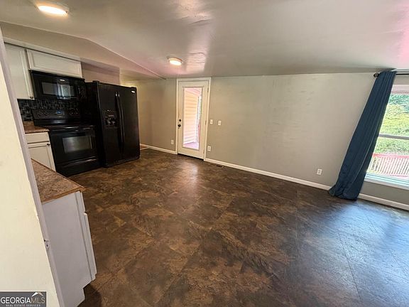 3rd image of 134 Delay St