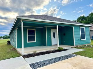 124 Oakwood St, Chico, TX 76431