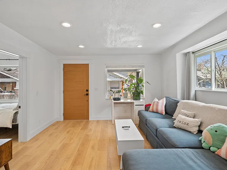 366 E Logan Ave — Photo 23