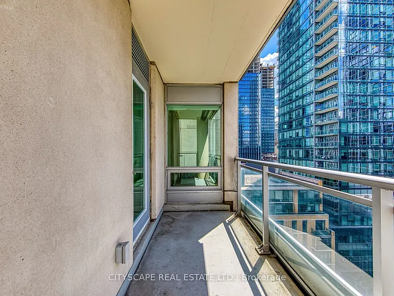 8 Scollard St #1108 — Photo 21