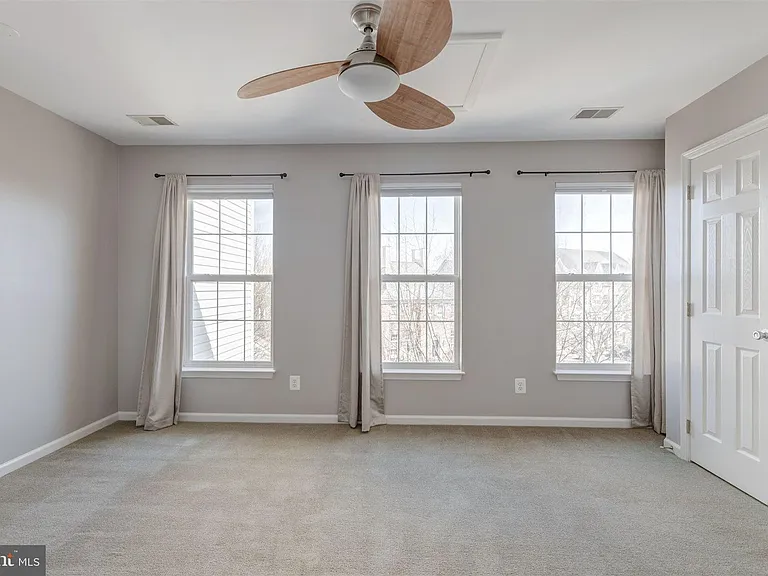 5140 Donovan Dr — Photo 25