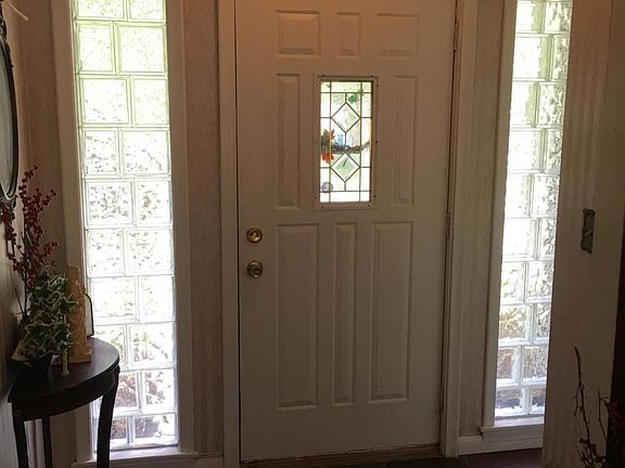 2nd image of 1000 Waltham Ave SE