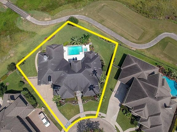 3rd image of 4925 Lost Creek Ln