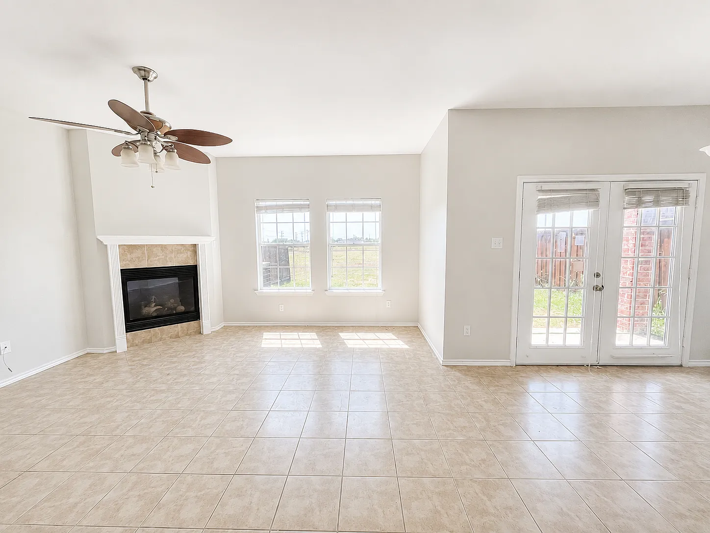 3 bed, 2.5 bath, 1630 sqft, $2,250 — Photo 3