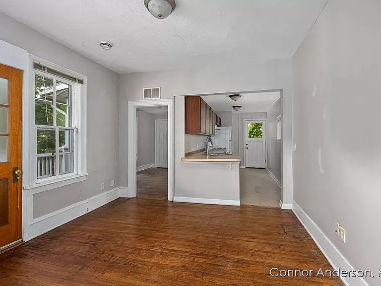 469 Crescent St NE — Photo 4