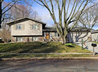 2726 Bristol Ct, Waukesha, WI 53188