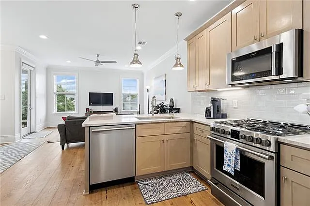 2410 Valence St #2410 — Photo 24