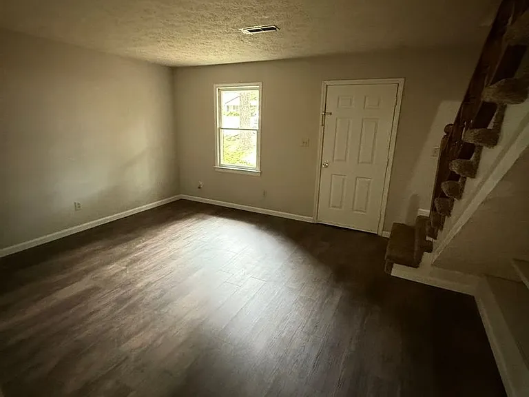 325 Leafmore Rd SW — Photo 6
