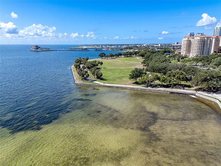920 N Shore Dr NE — Photo 50