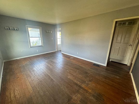 2nd image of 1145 Saint Clair Ave