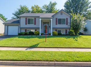 3817 Beech Down Dr, Chantilly, VA 20151