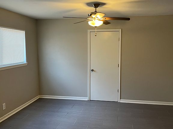 4th image of 125 Brettonwood Dr #125