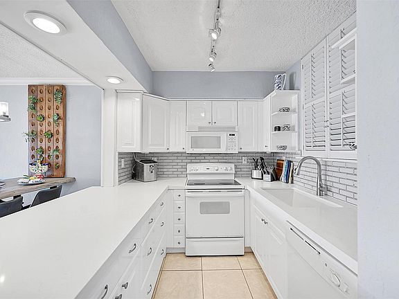 3rd image of 1790 E Las Olas Boulevard #33
