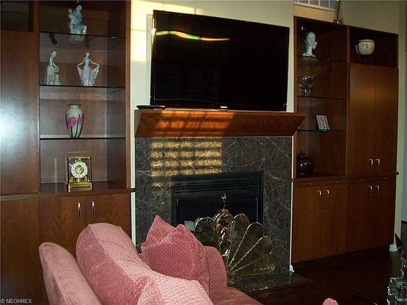 5th image of 265 Blossom Ln #23