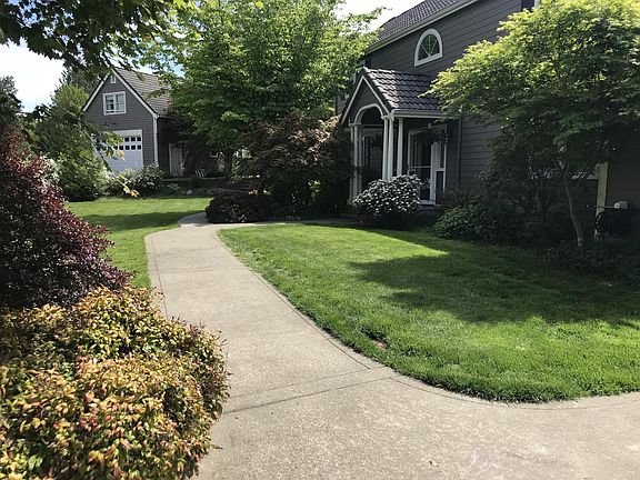 3rd image of 5207 Holly Ct NE