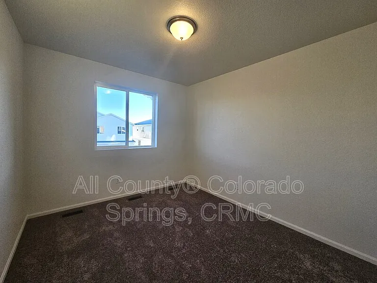 9256 Lytle Grv — Photo 15