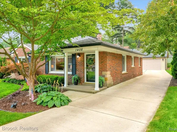 1408 Avondale St, Sylvan Lake, MI 48320