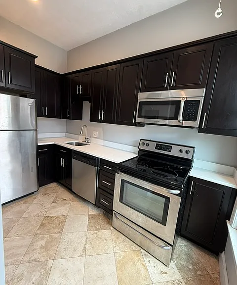 98 Trask St #2 — Photo 3
