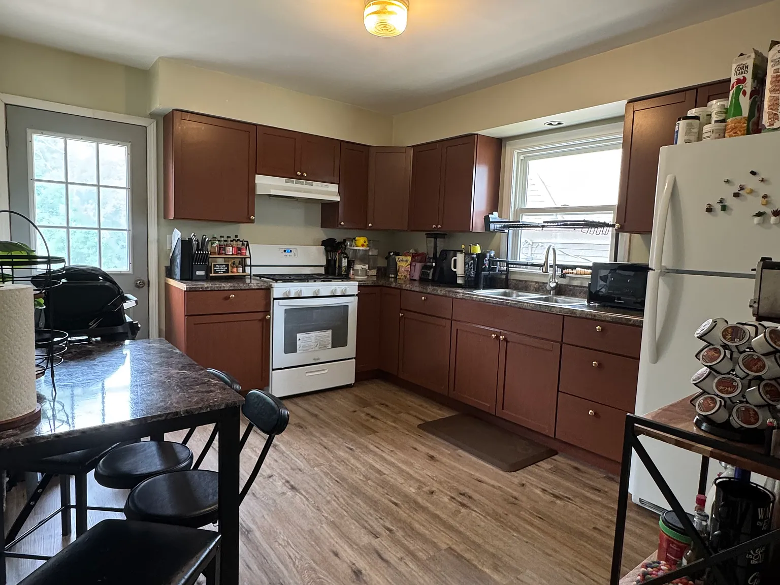 2 bed, 900 sqft, $1,800 — Photo 2
