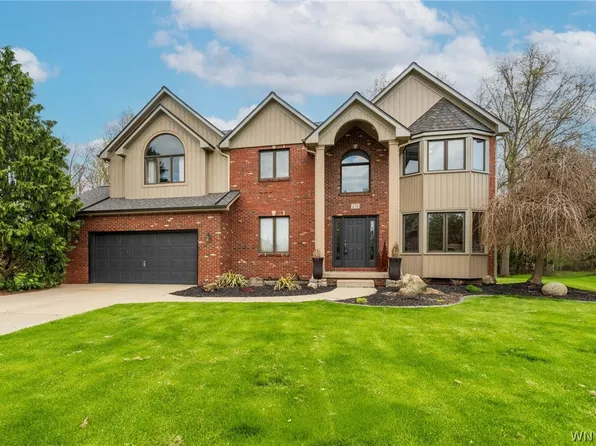 270 Woodstream Dr, Grand Island, NY 14072