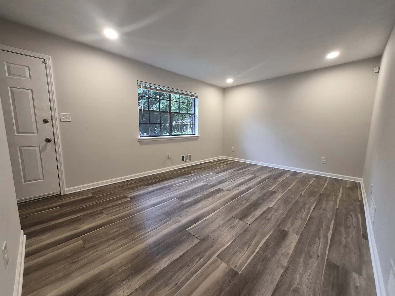 3 bed, 1384 sqft, $1,850 — Photo 2