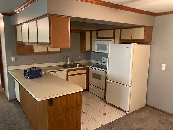4th image of 30522 Oakridge Manor Dr #39