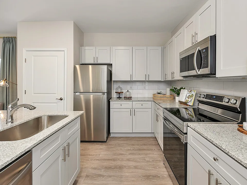 Stylish Kitchens with Stainless Steel Appliances