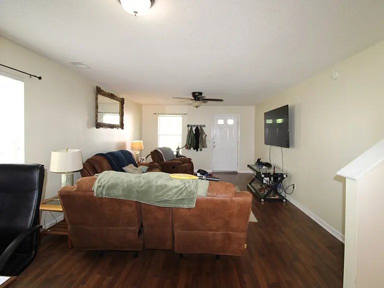 1724 Polaris Dr — Photo 2