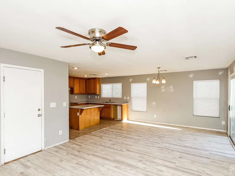 562 Swiss Cottage Ave — Photo 7