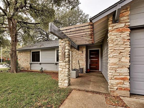 3rd image of 2501 McGregor Dr