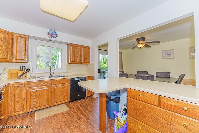 4th image of 11 Andree Court